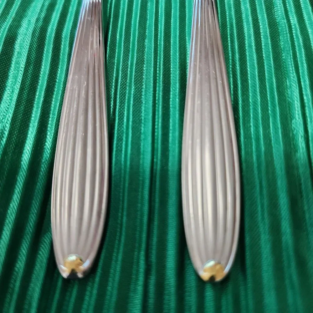 Reed & Barton GOLDEN JUBILEE 18/8 Stainless Steel 2 Teaspoons 2 Dessert Forks